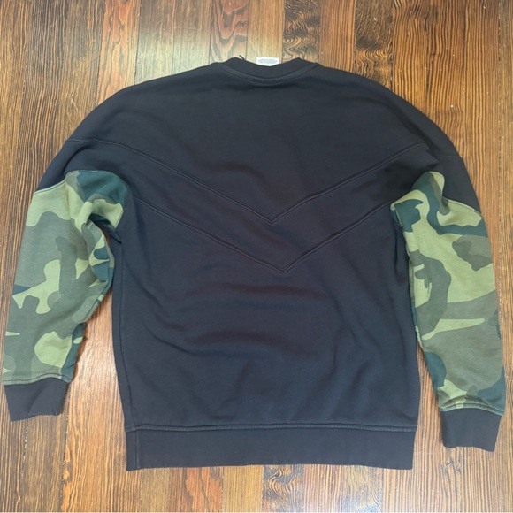 Adidas Black Crewneck Sweatshirt - Picture 2 of 3